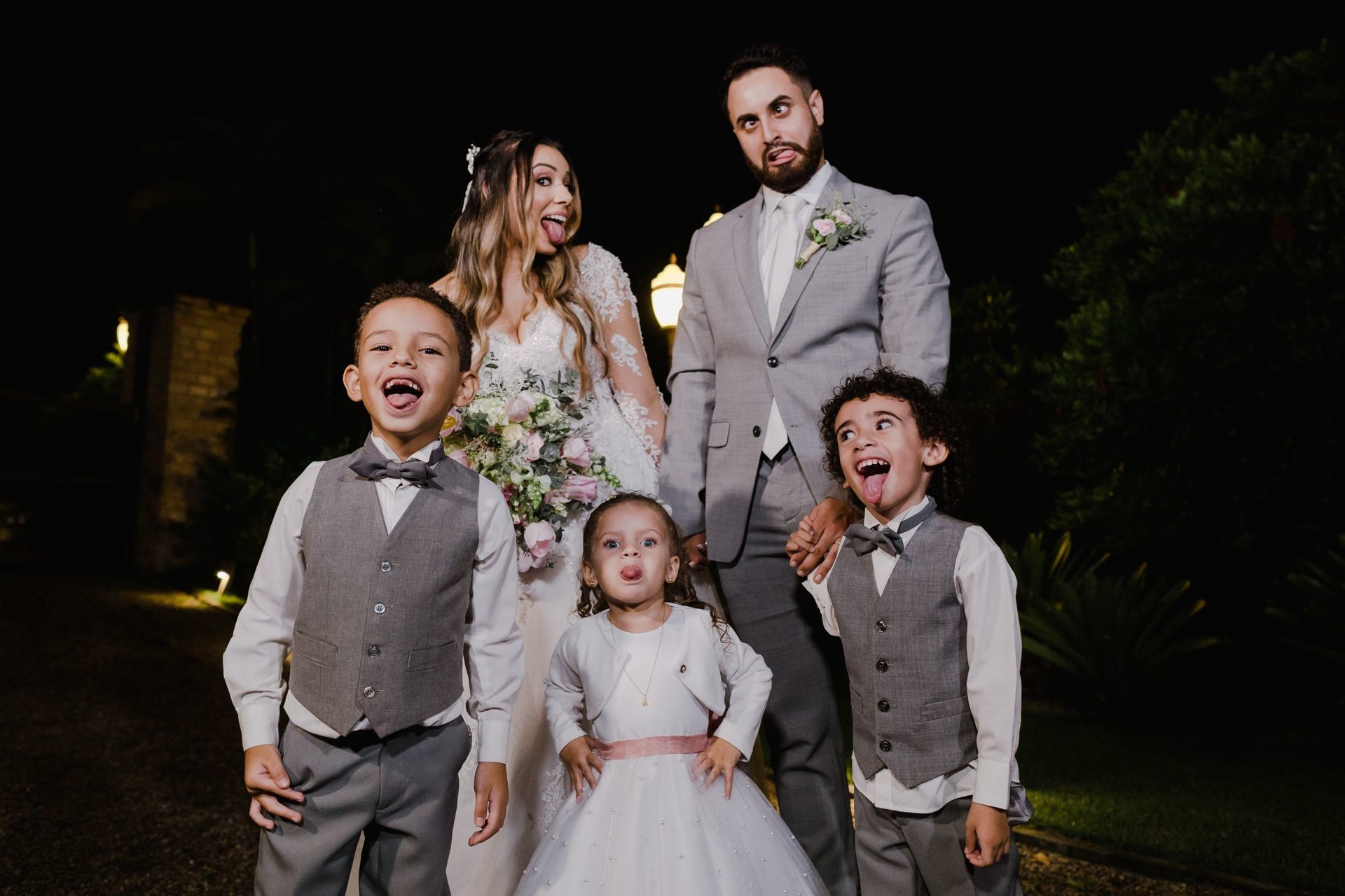 Foto ALANA E RODOLFO - CASAMENTO NA MONTE ZAIO CASA DE FESTAS - CAMPO GRANDE - RJ Foto ALANA E RODOLFO - CASAMENTO NA MONTE ZAIO CASA DE FESTAS - CAMPO GRANDE - RJ - Imagem 28