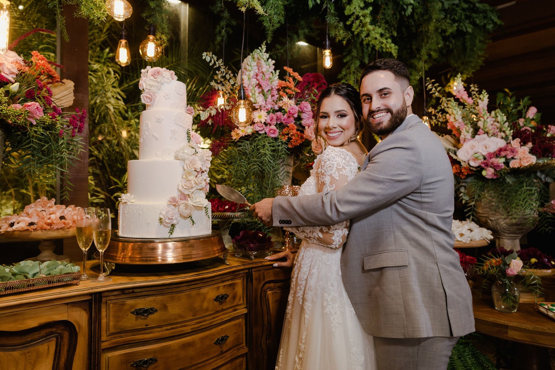 Foto ALANA E RODOLFO - CASAMENTO NA MONTE ZAIO CASA DE FESTAS - CAMPO GRANDE - RJ Foto ALANA E RODOLFO - CASAMENTO NA MONTE ZAIO CASA DE FESTAS - CAMPO GRANDE - RJ - Imagem 36